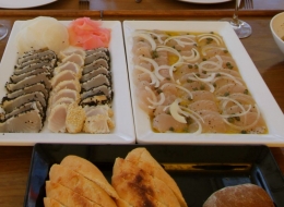 Königsmakrele mit sesam kruste und carpaccio
