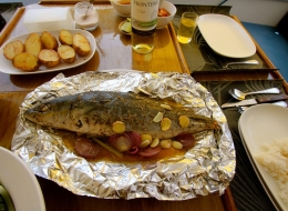 Rainbow Runner ein excelenter speisefish gebacken im ofen mit frishen kräuter und kartoffeln