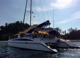 Katamaran Swift von Phuket segelt