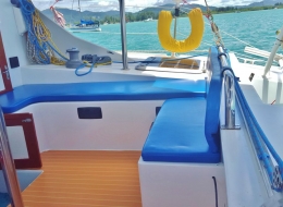 Katamaran Swift sitzplatz im cockpit