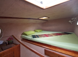 SY Nakamal - King Size Vorderkabine Backbord